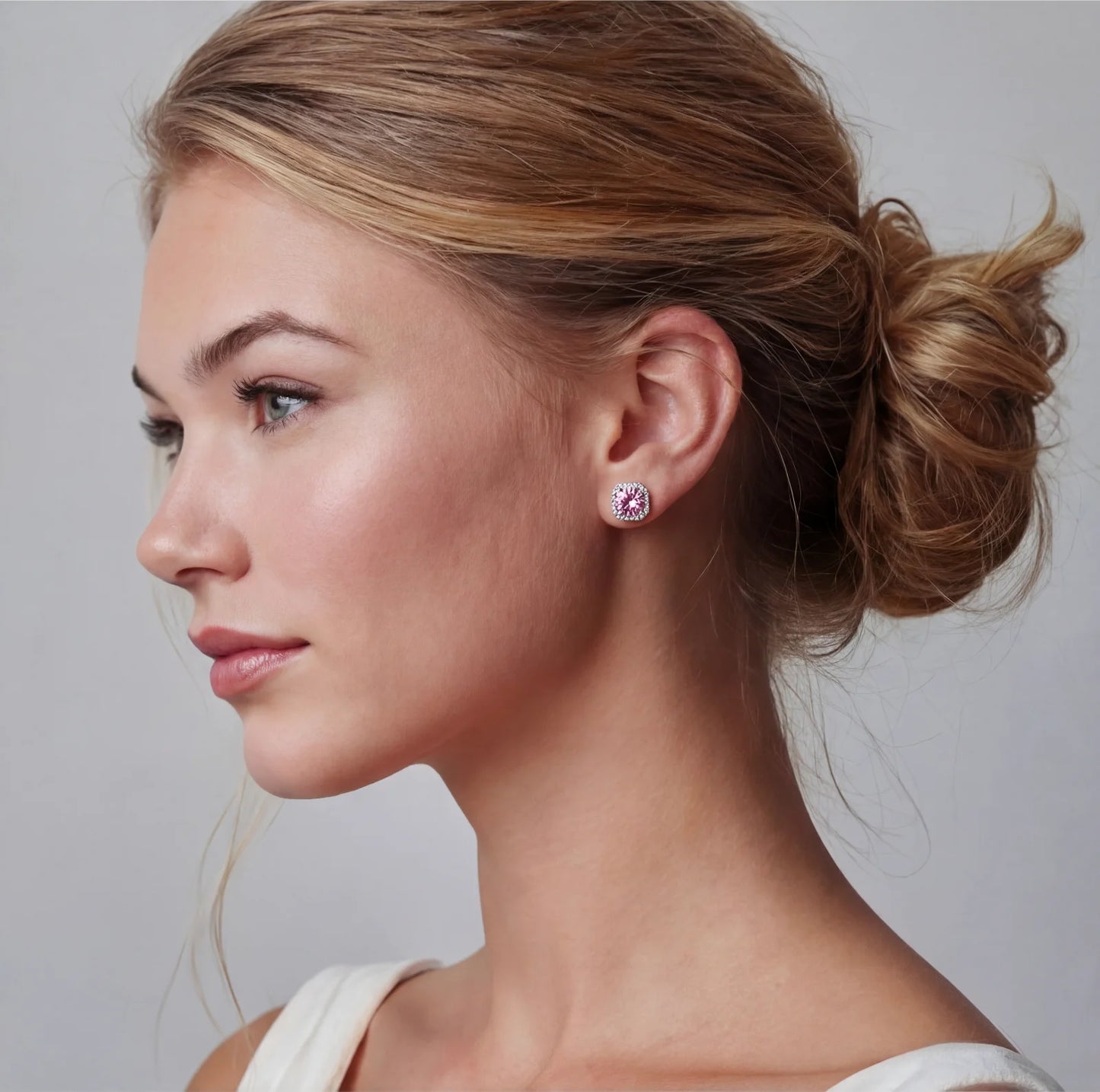 Pendientes de Tuerca Moissanite Halo Rosa | LIZNA GLOW
