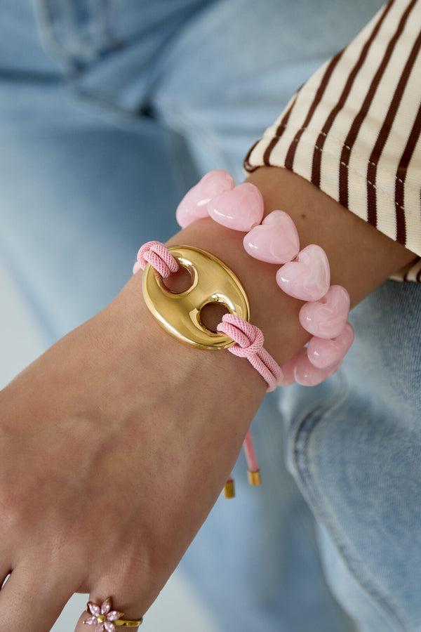 Beaded bracelet with large heart-shaped beads. lifestyle