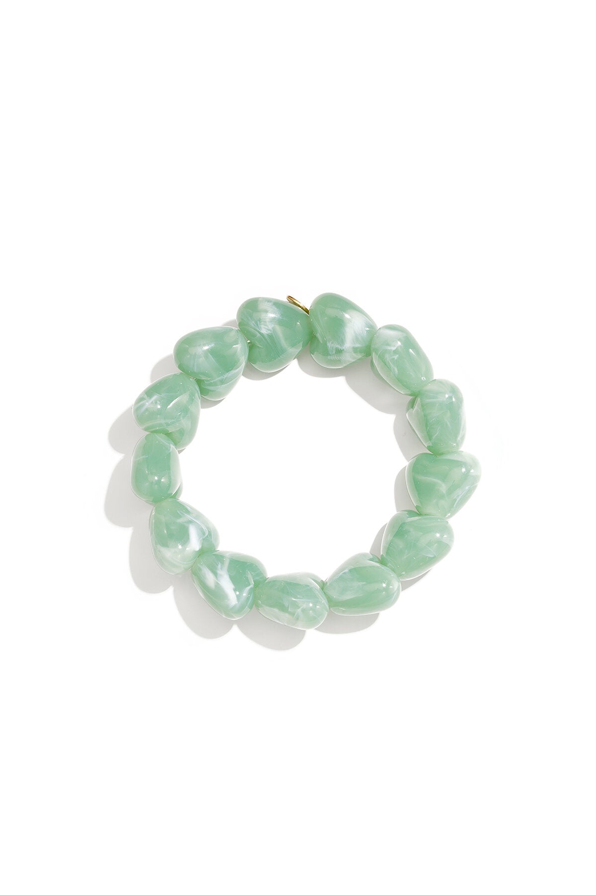 Pulsera de cuentas con grandes cuentas en forma de corazón.