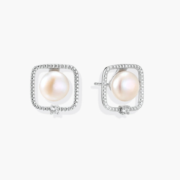Halo Pearl Earrings | LIZNA GLOW lifestyle