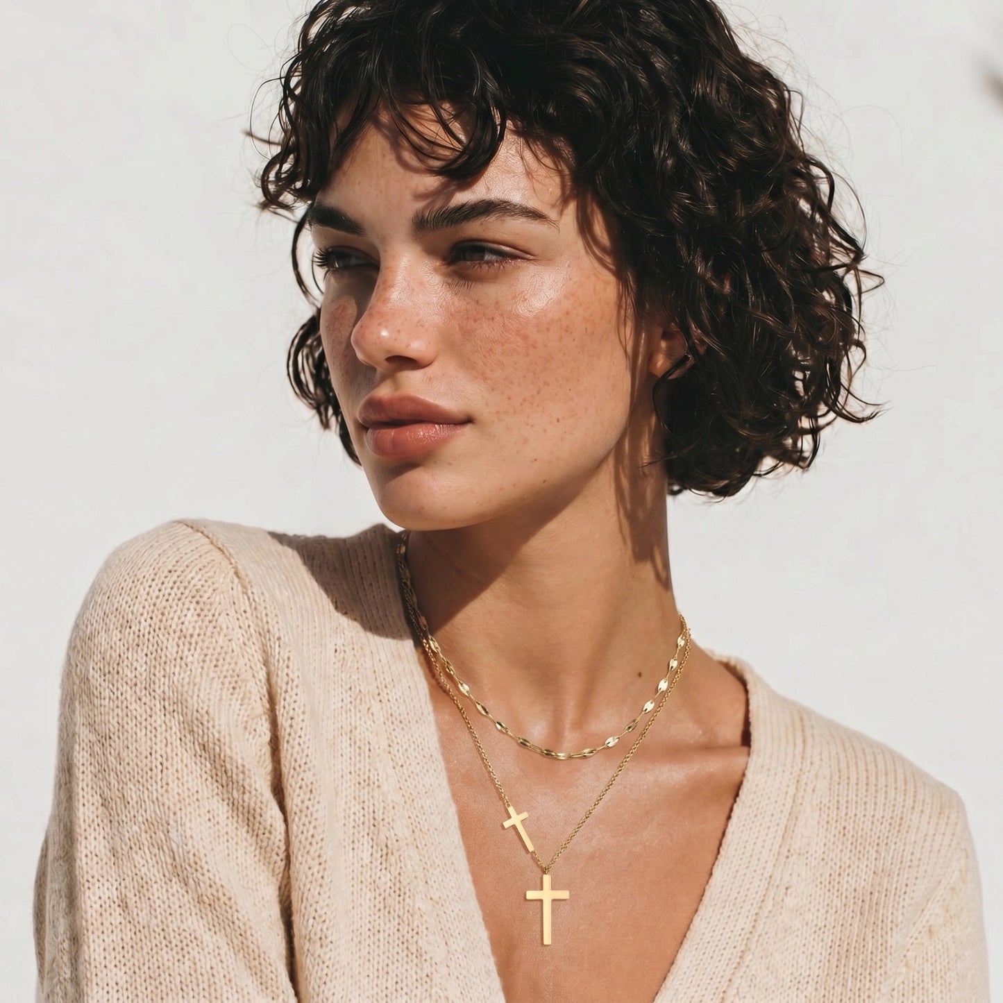 Conjunto de Collar con Cruz en Capas Divinas