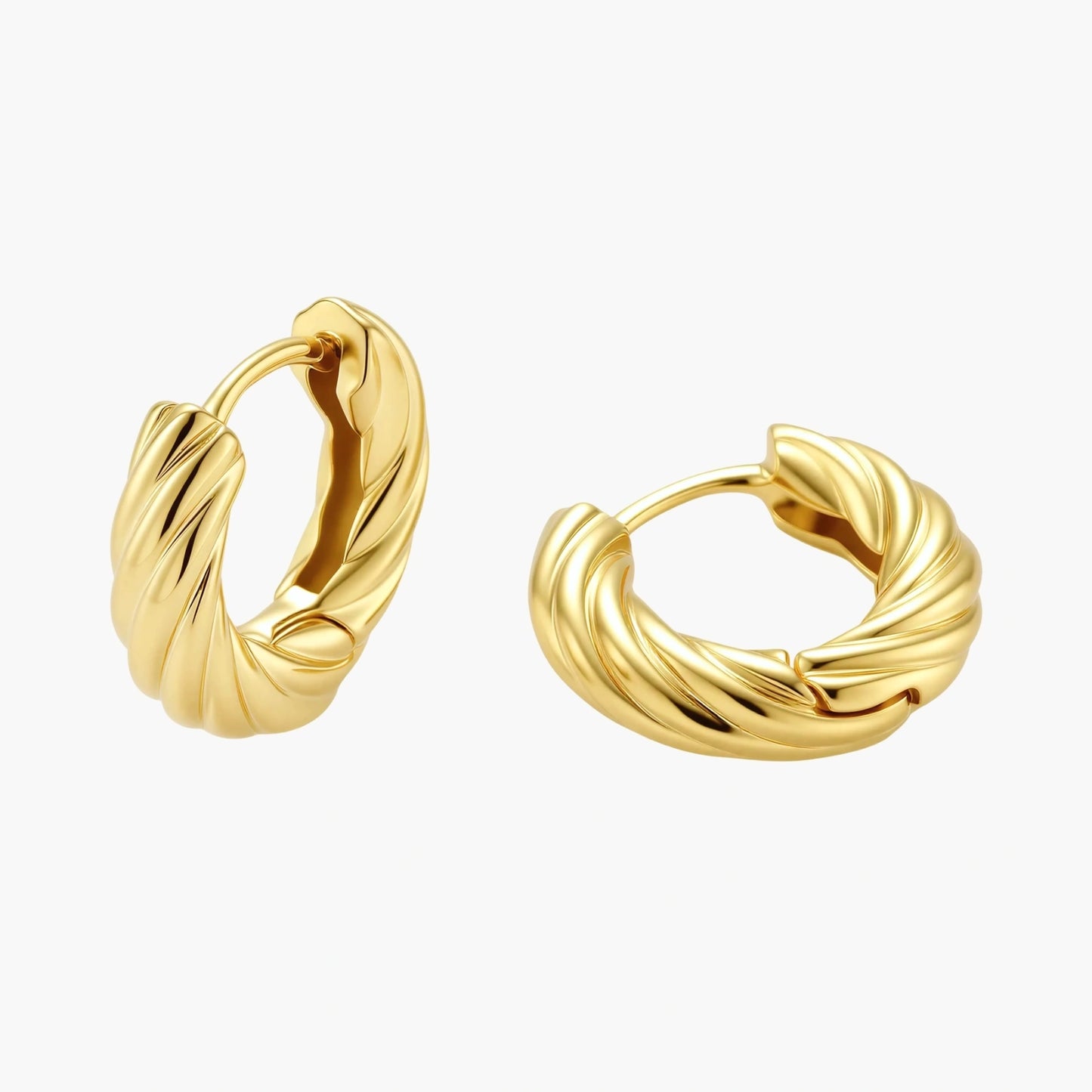 Aros Huggie Retorcidos Dorados