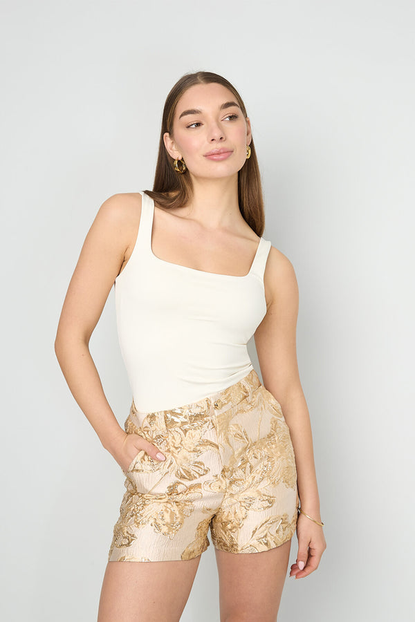 Elegant Sleeveless Knit Top for All Seasons lifestyle